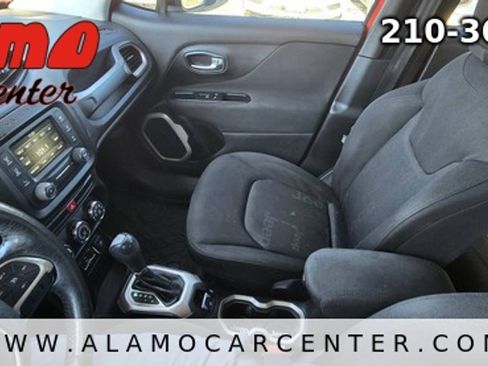 Used 2015 Jeep Renegade Latitude FWD image 38