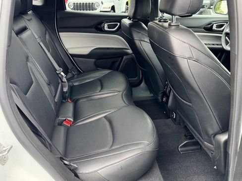 Used 2025 Jeep Compass Limited AWD/4WD image 16