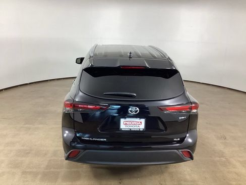 Used 2025 Toyota Highlander XLE AWD/4WD image 7