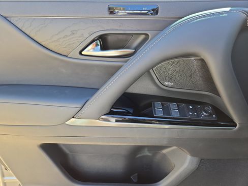 Used 2024 Lexus LX 600 4WD w/ Luxury Package image 15