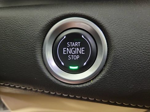 Used 2024 Cadillac Escalade Premium Luxury AWD/4WD image 30