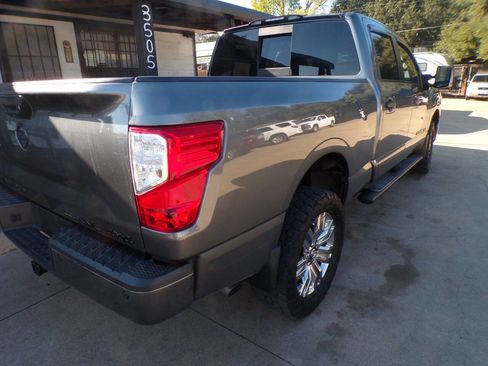 Used 2018 Nissan Titan SL w/ Midnight Edition image 5