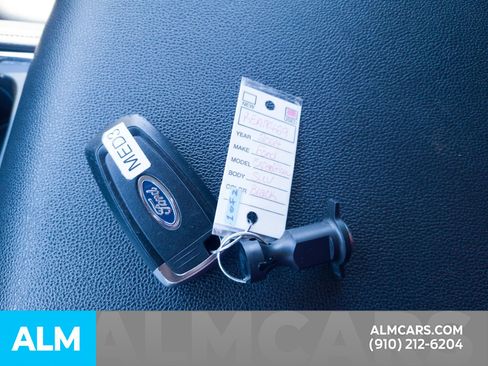 Used 2024 Ford Expedition XLT image 34