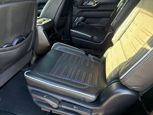 Used 2025 GMC Yukon AT4 Ultimate AWD/4WD image 19