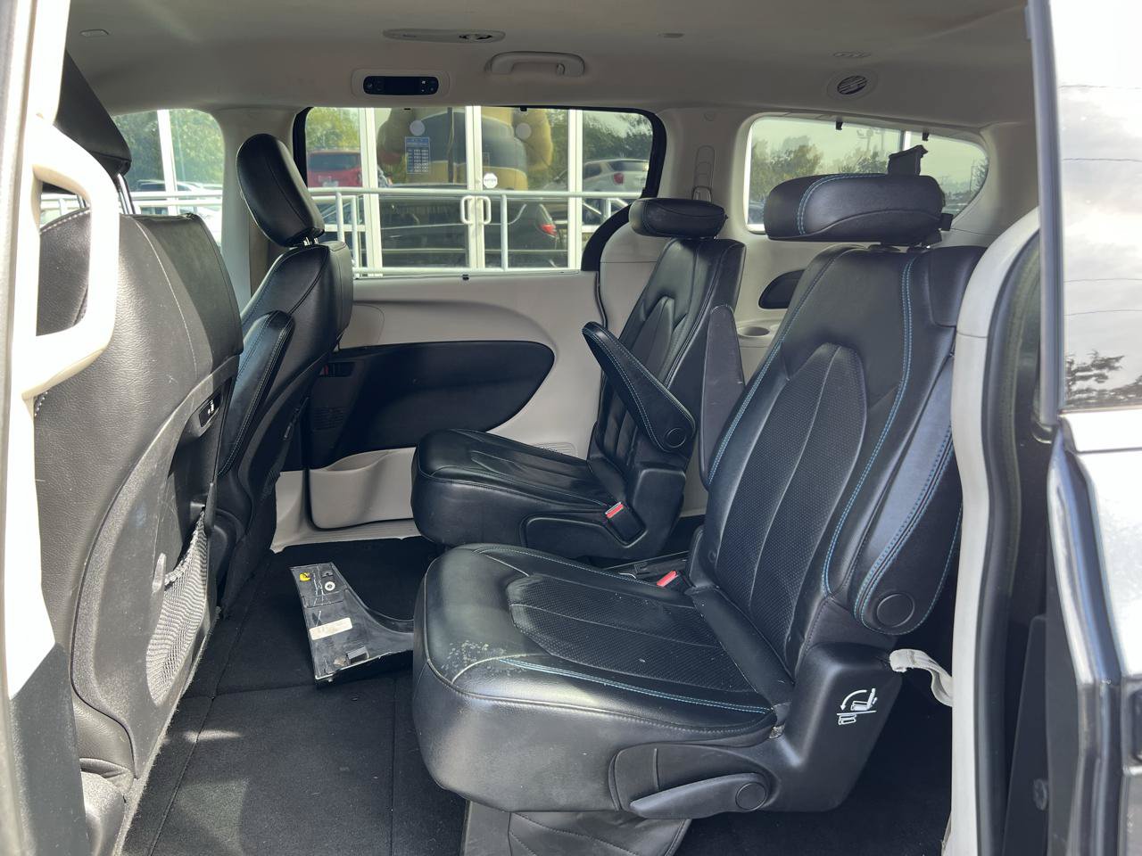 Used 2021 Chrysler Pacifica Touring-L FWD image 12