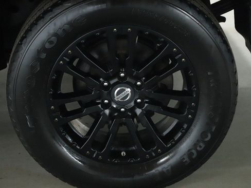 Used 2019 Nissan Titan SL w/ Midnight Edition image 40