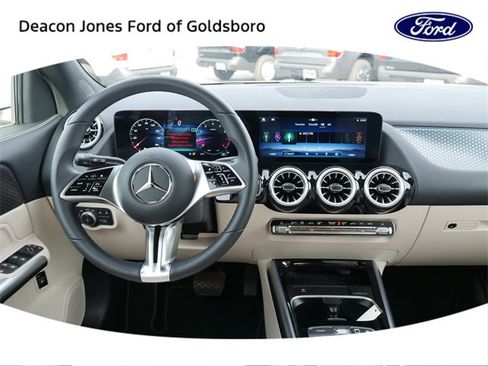 Used 2025 Mercedes-Benz GLA 250 image 19
