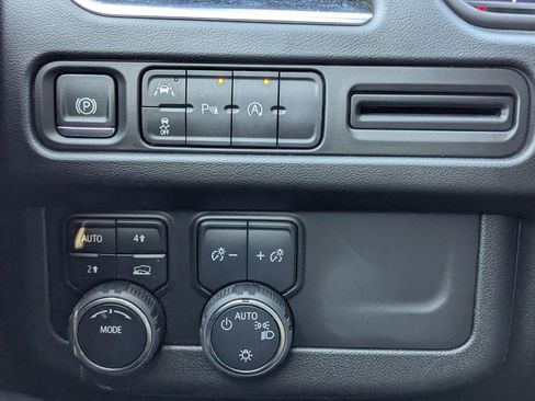 Used 2024 Chevrolet Suburban LT image 27