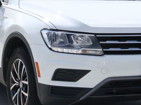 Used 2020 Volkswagen Tiguan SE w/ Panoramic Sunroof Package image 8