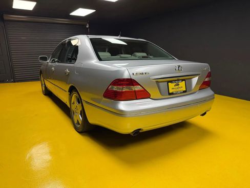 Used 2004 Lexus LS 430 RWD image 4