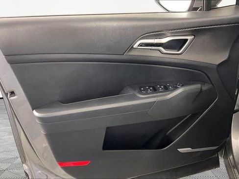 Used 2025 Kia Sportage LX FWD image 18