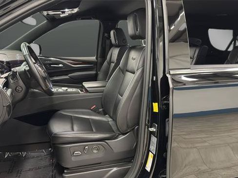 Used 2024 Cadillac Escalade ESV Luxury w/ LPO, Floor Liner Package AWD/4WD image 9