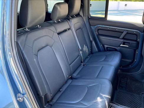 Used 2025 Land Rover Defender 110 S image 21