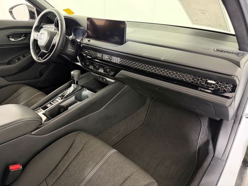 Used 2024 Honda Accord Sport image 27