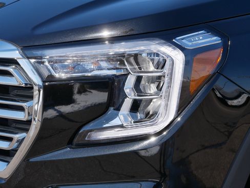 Used 2024 GMC Terrain SLT w/ Infotainment Package II image 16