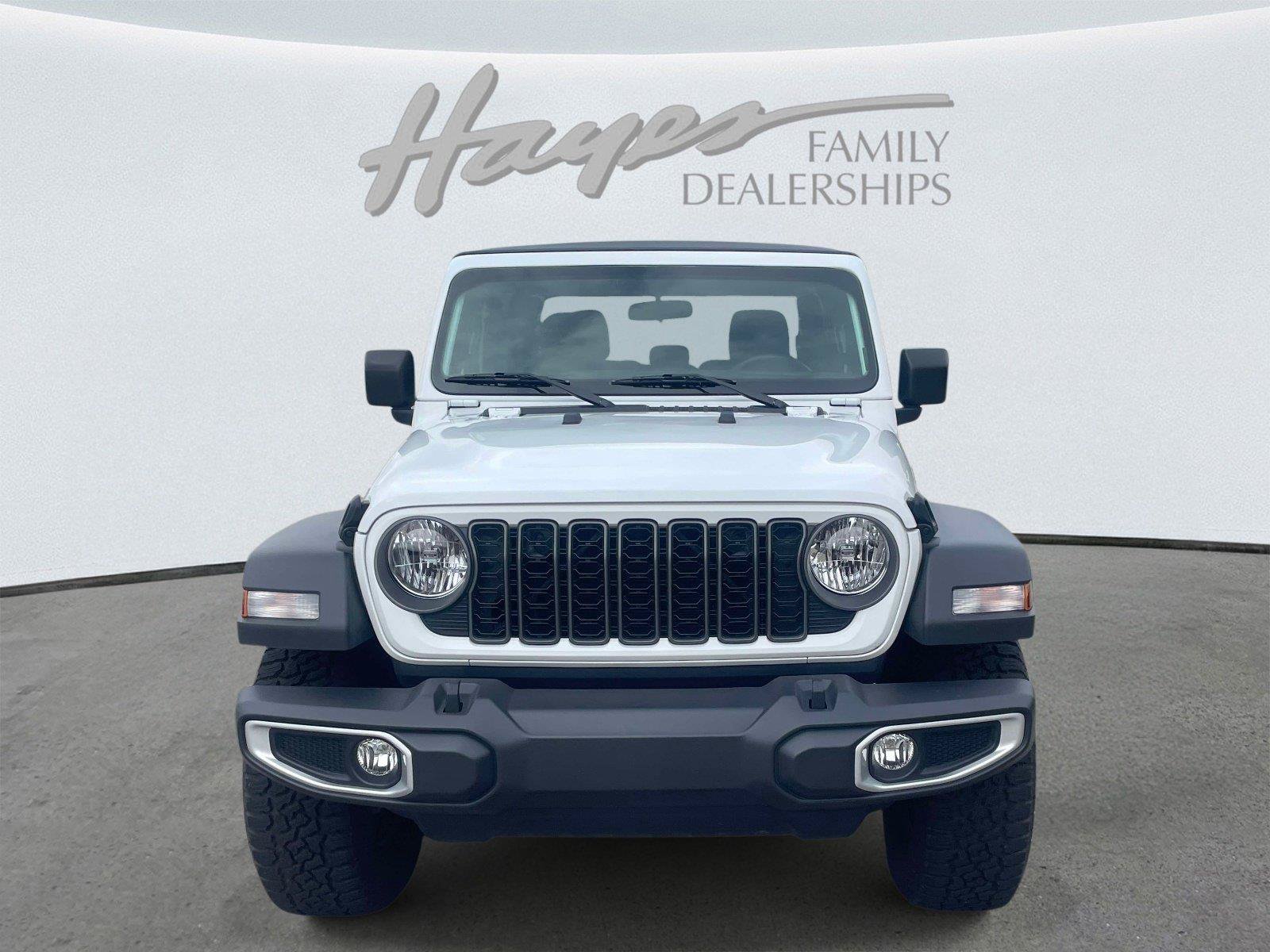 Used 2025 Jeep Gladiator Sport AWD/4WD image 8