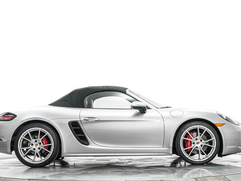 Used 2018 Porsche 718 Boxster S RWD image 15