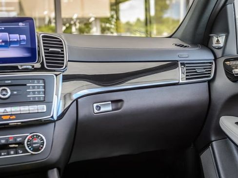 Used 2018 Mercedes-Benz GLS 550 4MATIC image 40