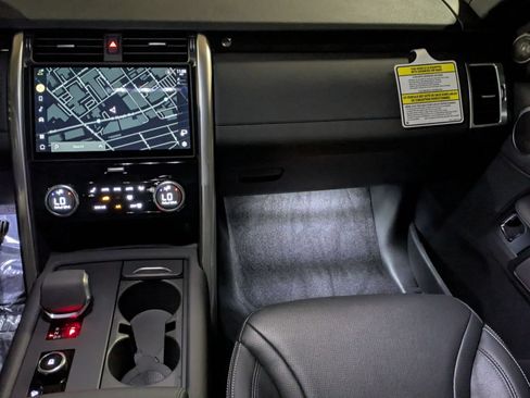 New 2026 Land Rover Discovery S AWD/4WD image 28