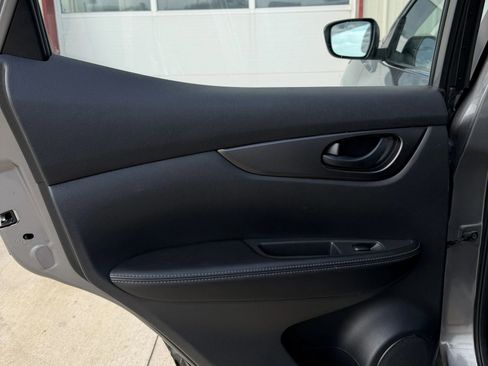 Used 2018 Nissan Rogue Sport S AWD/4WD image 16