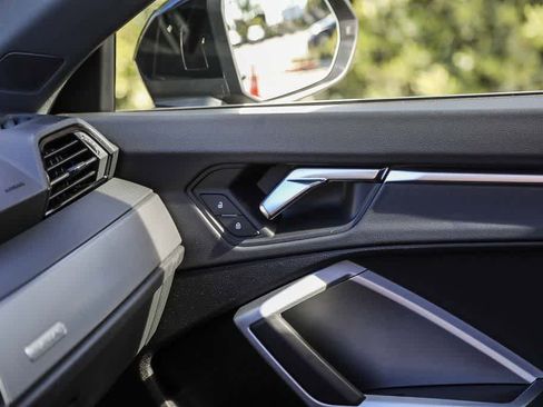 Used 2024 Audi Q3 2.0T Premium w/ Convenience Package image 18