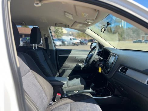 Used 2018 Mitsubishi Outlander SEL image 41