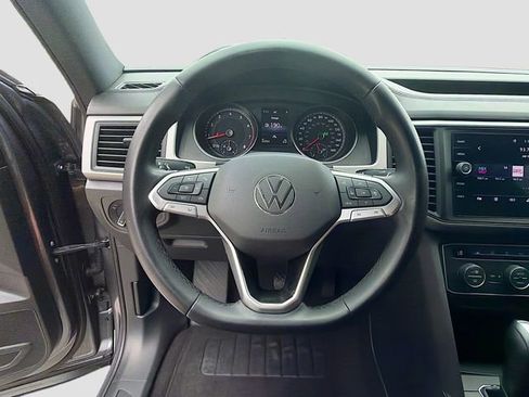 Used 2020 Volkswagen Atlas Cross Sport SE w/ Panoramic Sunroof Package FWD image 36