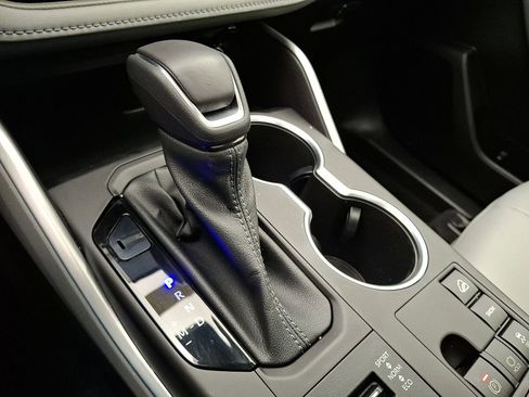 Certified 2023 Toyota Highlander XLE image 12