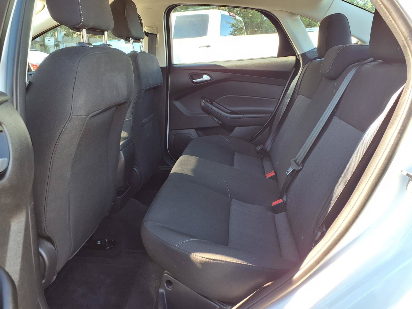 Used 2018 Ford Focus SE FWD image 7
