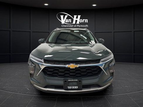 Used 2025 Chevrolet Trax LT image 8