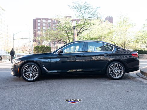 Used 2019 BMW 530e xDrive w/ Convenience Package AWD/4WD image 4