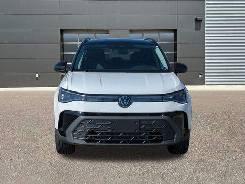 New 2026 Volkswagen Taos SE image 2