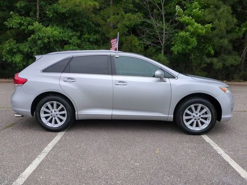 Used 2010 Toyota Venza FWD image 3