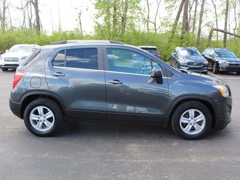 Used 2016 Chevrolet Trax LT w/ LT Sun and Sound Package FWD image 2
