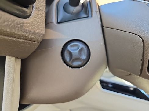 Used 2023 GMC Yukon XL Denali image 17