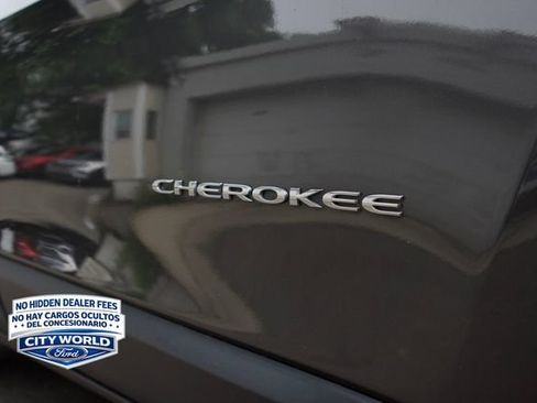 Used 2022 Jeep Cherokee Limited AWD/4WD image 8