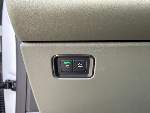 Used 2025 Porsche Macan 4S Electric image 34