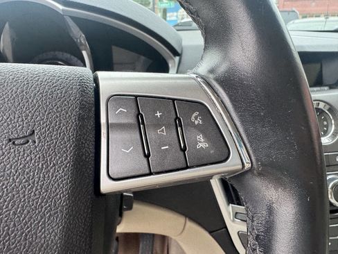 Used 2011 Cadillac SRX Luxury FWD image 24