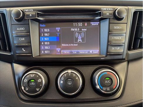 Used 2018 Toyota RAV4 LE FWD image 19