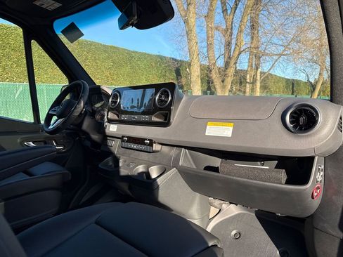 Used 2024 Mercedes-Benz Sprinter 3500 image 19