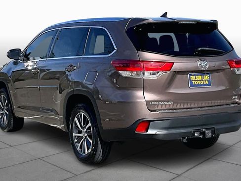 Used 2017 Toyota Highlander XLE image 11