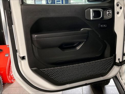Used 2024 Jeep Wrangler Unlimited AWD/4WD image 9