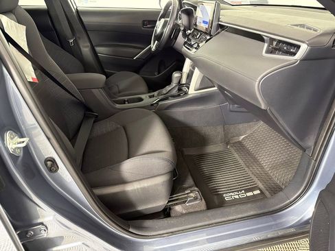 Used 2024 Toyota Corolla Cross SE image 13
