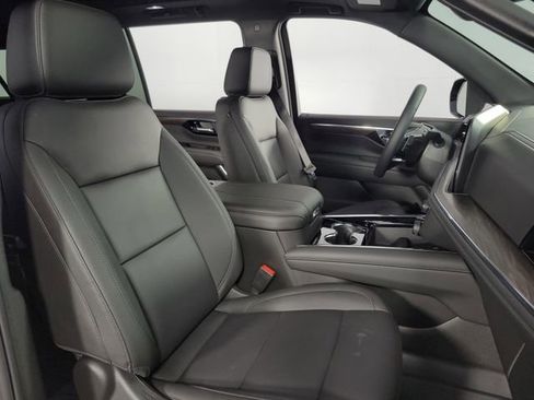 Used 2026 Chevrolet Suburban Z71 w/ Comfort Package image 15