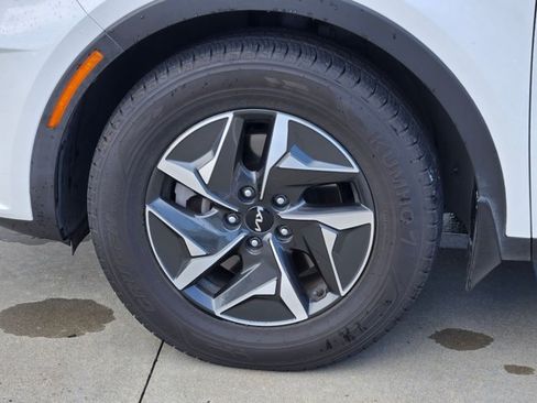 Used 2022 Kia Sorento S FWD image 9