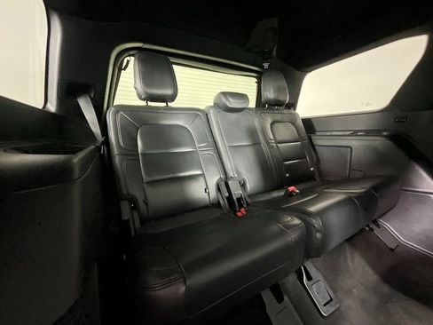 Used 2024 Lincoln Navigator Premiere AWD/4WD image 23