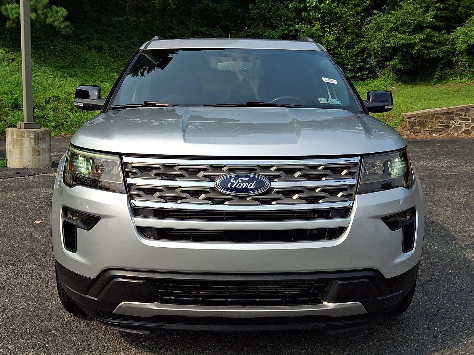 Certified 2018 Ford Explorer XLT w/ Equipment Group 201A AWD/4WD image 2