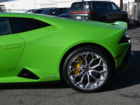 Used 2021 Lamborghini Huracan EVO RWD image 7