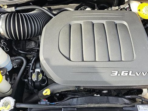 Used 2018 Dodge Grand Caravan SE FWD image 15