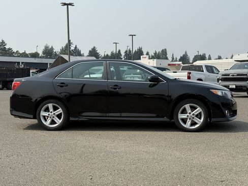 Used 2012 Toyota Camry SE FWD image 17
